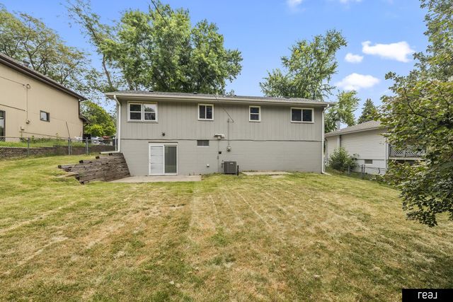 5418 N Oaks Boulevard, Omaha, NE 68134