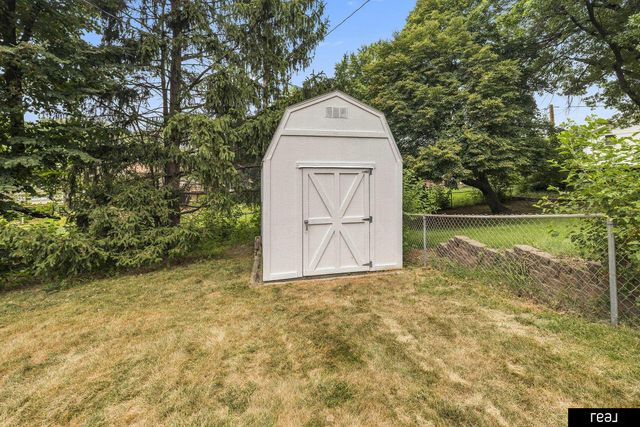 5418 N Oaks Boulevard, Omaha, NE 68134