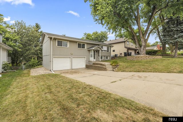 5418 N Oaks Boulevard, Omaha, NE 68134