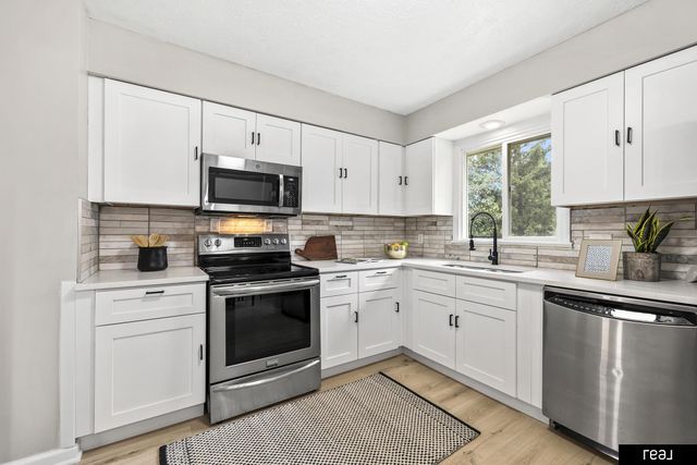 5418 N Oaks Boulevard, Omaha, NE 68134