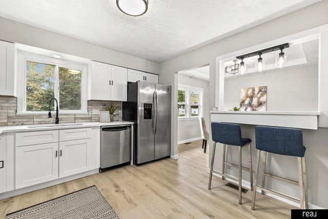 5418 N Oaks Boulevard, Omaha, NE 68134