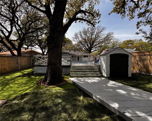 3020 Delaware Trail, Lake Worth, TX 76135