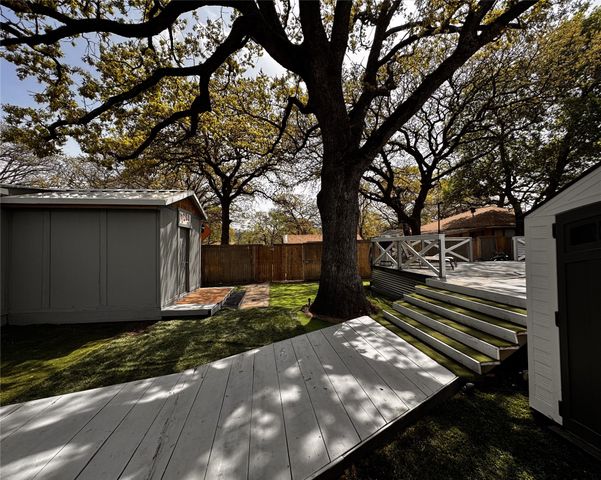 3020 Delaware Trail, Lake Worth, TX 76135