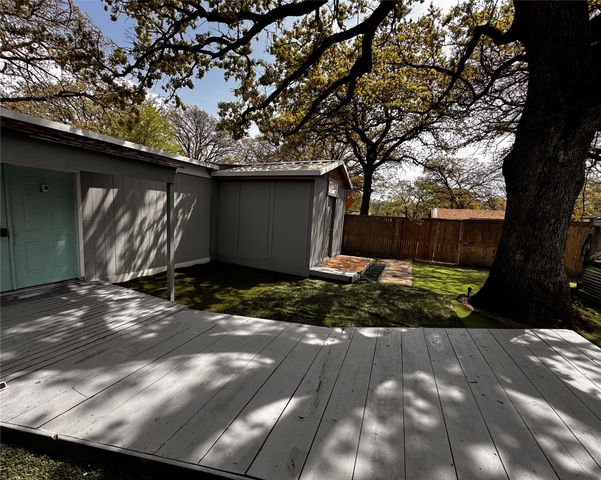 3020 Delaware Trail, Lake Worth, TX 76135