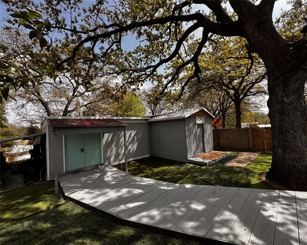 3020 Delaware Trail, Lake Worth, TX 76135