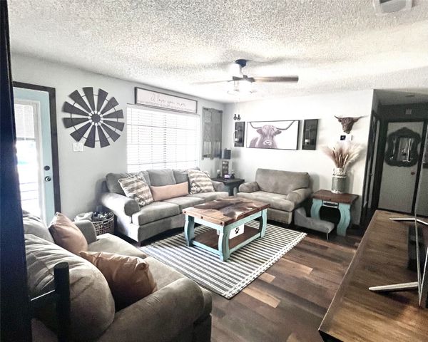 3020 Delaware Trail, Lake Worth, TX 76135