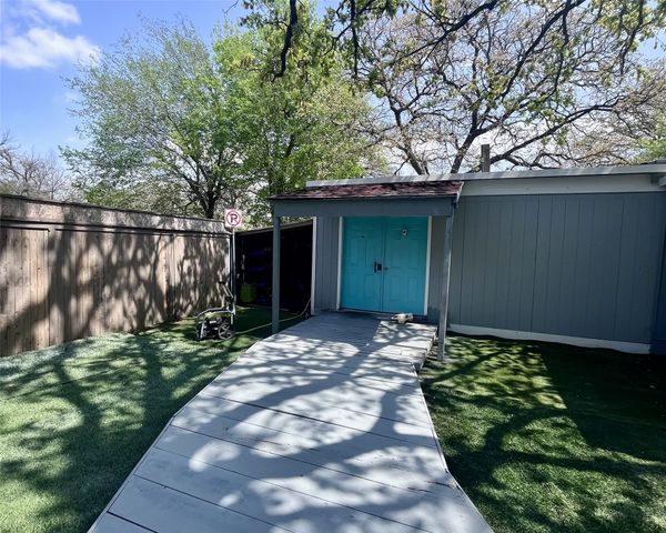 3020 Delaware Trail, Lake Worth, TX 76135