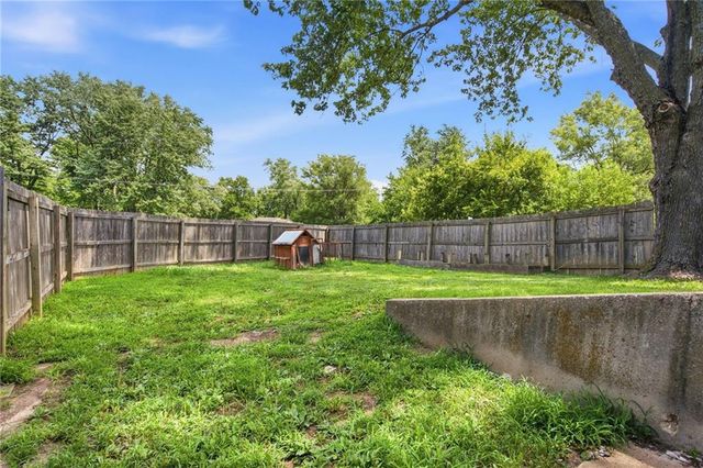 6706 E 162nd Street, Belton, MO 64012