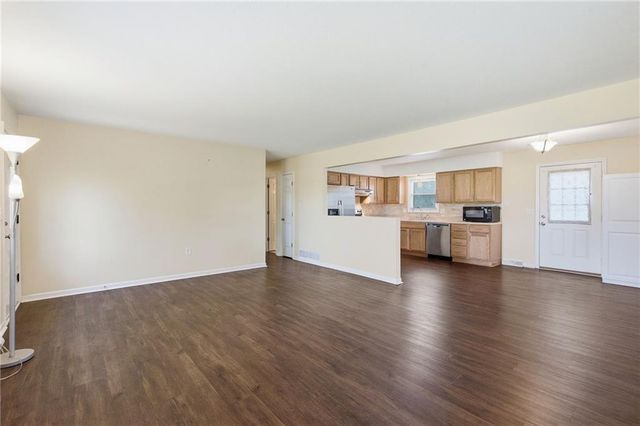 6706 E 162nd Street, Belton, MO 64012