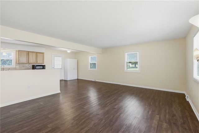 6706 E 162nd Street, Belton, MO 64012