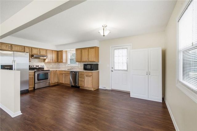 6706 E 162nd Street, Belton, MO 64012