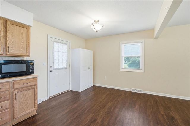 6706 E 162nd Street, Belton, MO 64012