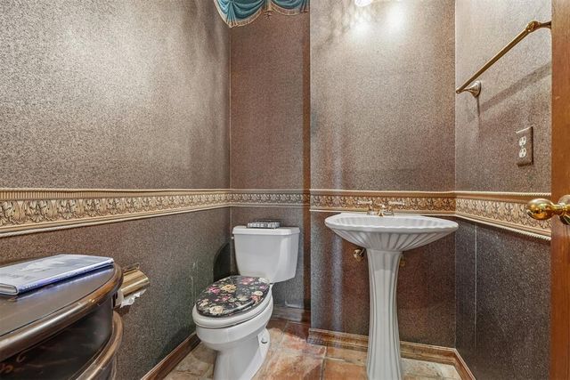 425 Country Club Drive, Edmond, OK 73025