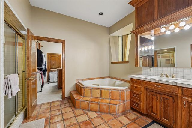 425 Country Club Drive, Edmond, OK 73025