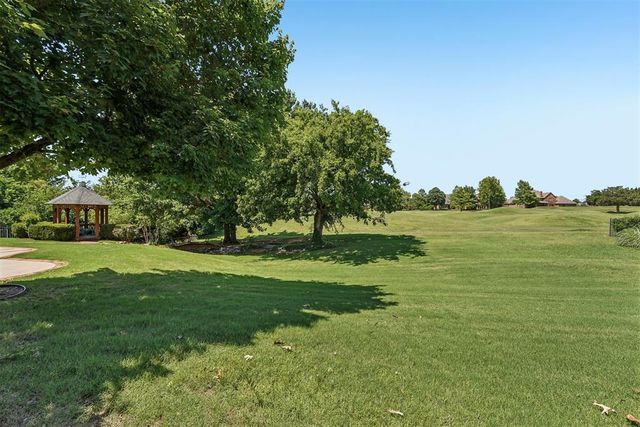 425 Country Club Drive, Edmond, OK 73025