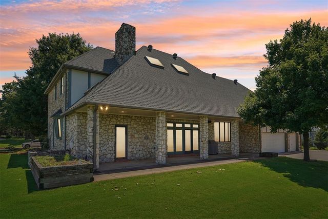 425 Country Club Drive, Edmond, OK 73025