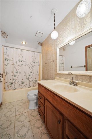 285 N 600 W, Valparaiso, IN 46385