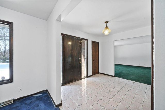 285 N 600 W, Valparaiso, IN 46385