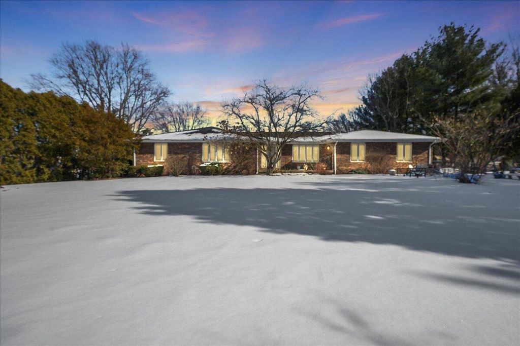 285 N 600 W, Valparaiso, IN 46385