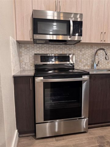 4819 Caroline Street 103, Houston, TX 77004