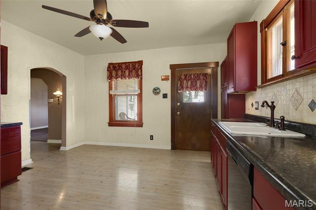 8625 S Grand Avenue, St Louis, MO 63125