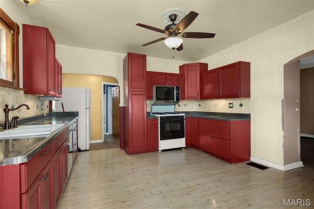 8625 S Grand Avenue, St Louis, MO 63125