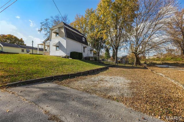 8625 S Grand Avenue, St Louis, MO 63125