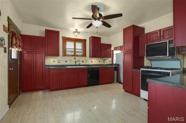 8625 S Grand Avenue, St Louis, MO 63125