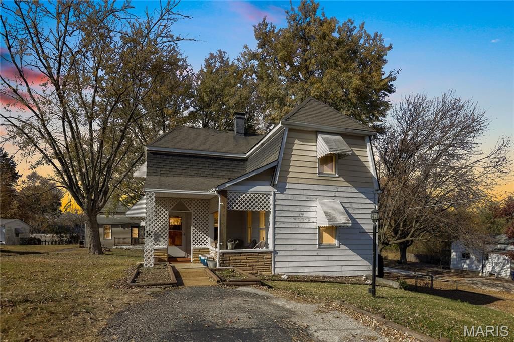 8625 S Grand Avenue, St Louis, MO 63125