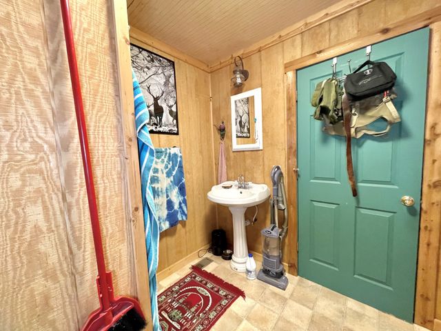 4261 Lake Rd, Woodlawn, TN 37191