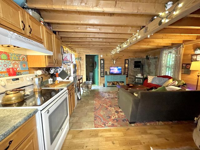 4261 Lake Rd, Woodlawn, TN 37191