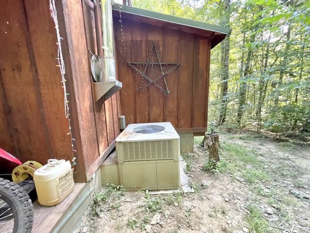 4261 Lake Rd, Woodlawn, TN 37191