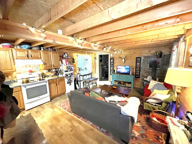 4261 Lake Rd, Woodlawn, TN 37191