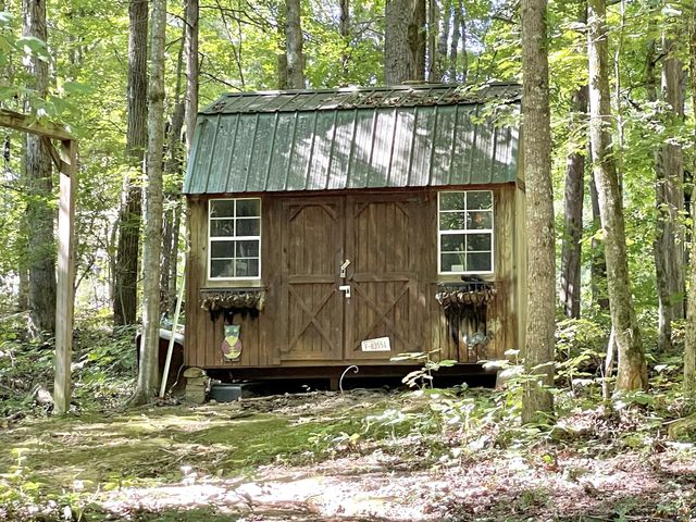 4261 Lake Rd, Woodlawn, TN 37191