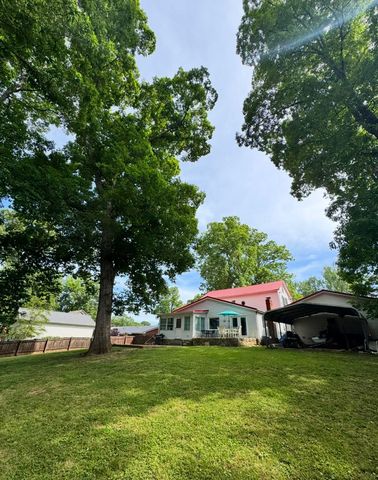 736 E Lakeshore Drive, Burnside, KY 42519