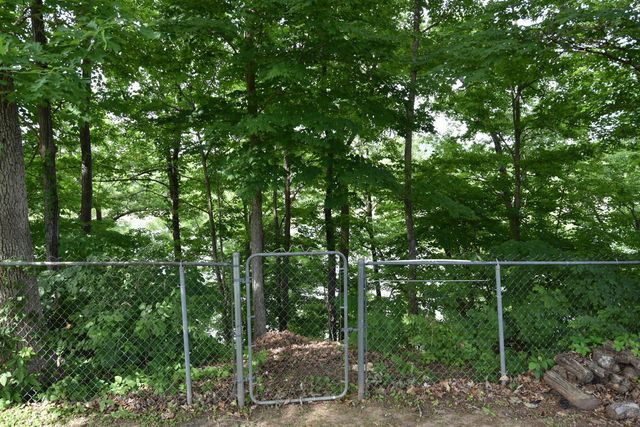 736 E Lakeshore Drive, Burnside, KY 42519