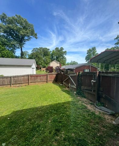 736 E Lakeshore Drive, Burnside, KY 42519