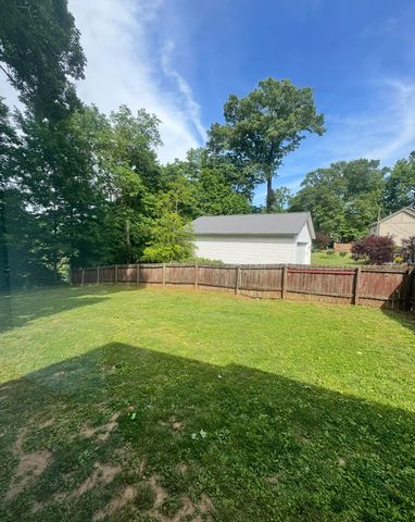 736 E Lakeshore Drive, Burnside, KY 42519