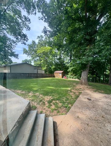 736 E Lakeshore Drive, Burnside, KY 42519