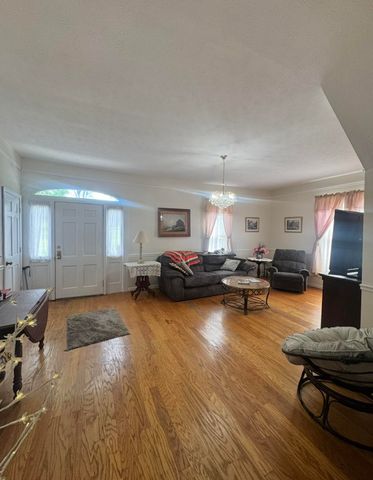 736 E Lakeshore Drive, Burnside, KY 42519
