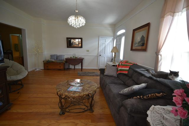 736 E Lakeshore Drive, Burnside, KY 42519