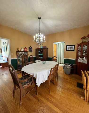 736 E Lakeshore Drive, Burnside, KY 42519