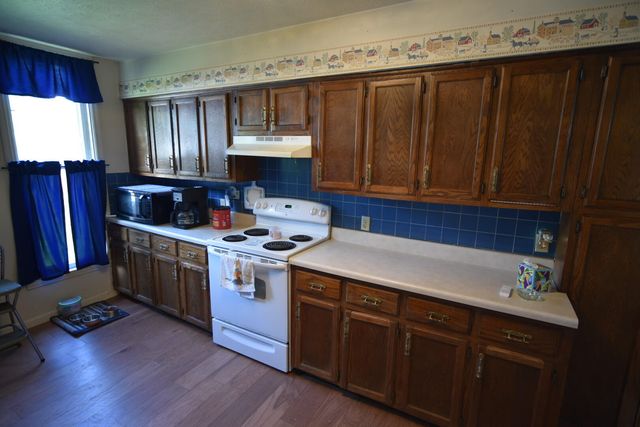 736 E Lakeshore Drive, Burnside, KY 42519