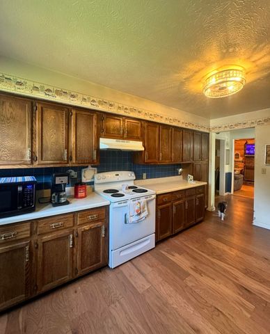 736 E Lakeshore Drive, Burnside, KY 42519