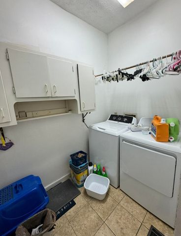 736 E Lakeshore Drive, Burnside, KY 42519