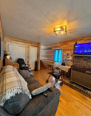 736 E Lakeshore Drive, Burnside, KY 42519