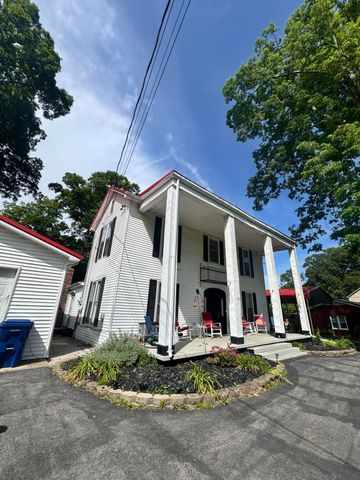 736 E Lakeshore Drive, Burnside, KY 42519