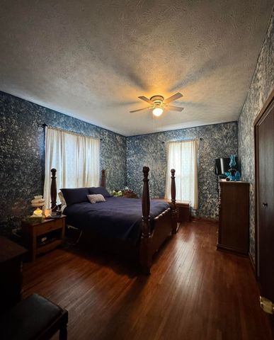 736 E Lakeshore Drive, Burnside, KY 42519