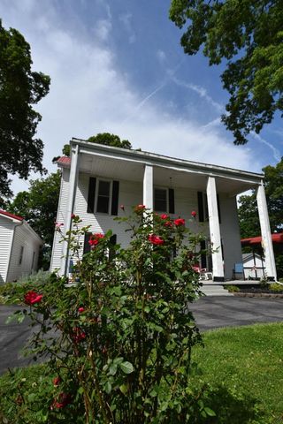736 E Lakeshore Drive, Burnside, KY 42519