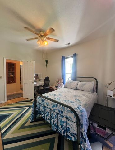 736 E Lakeshore Drive, Burnside, KY 42519